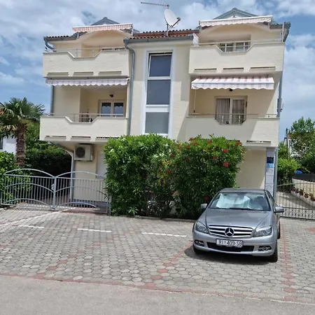 Apartments Zoretic Malinska Exterior photo